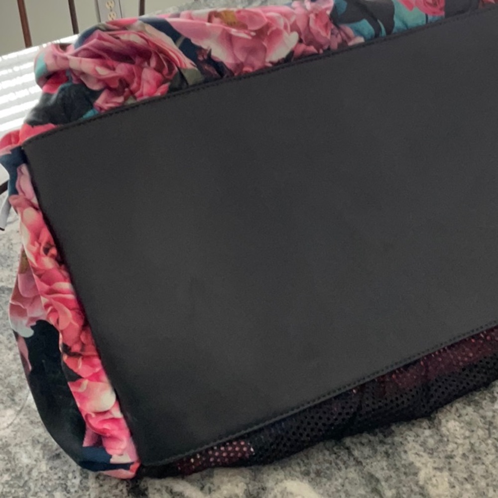 Lululemon Yoga On The Fly Duffel Bag - Picture 12 of 12